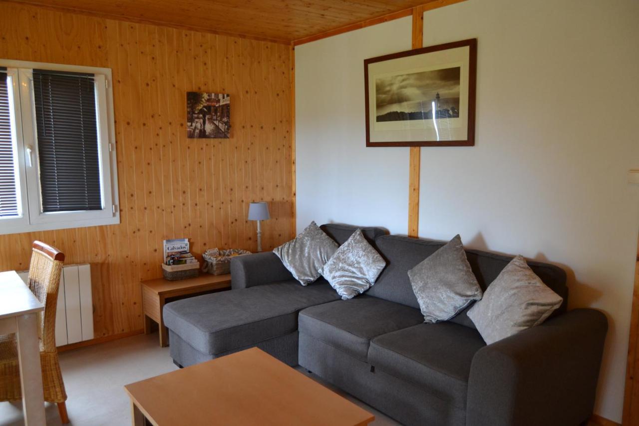 Beautiful Lake View 3 Bedroom Chalet. Saint-Manvieu-Bocage Exterior foto