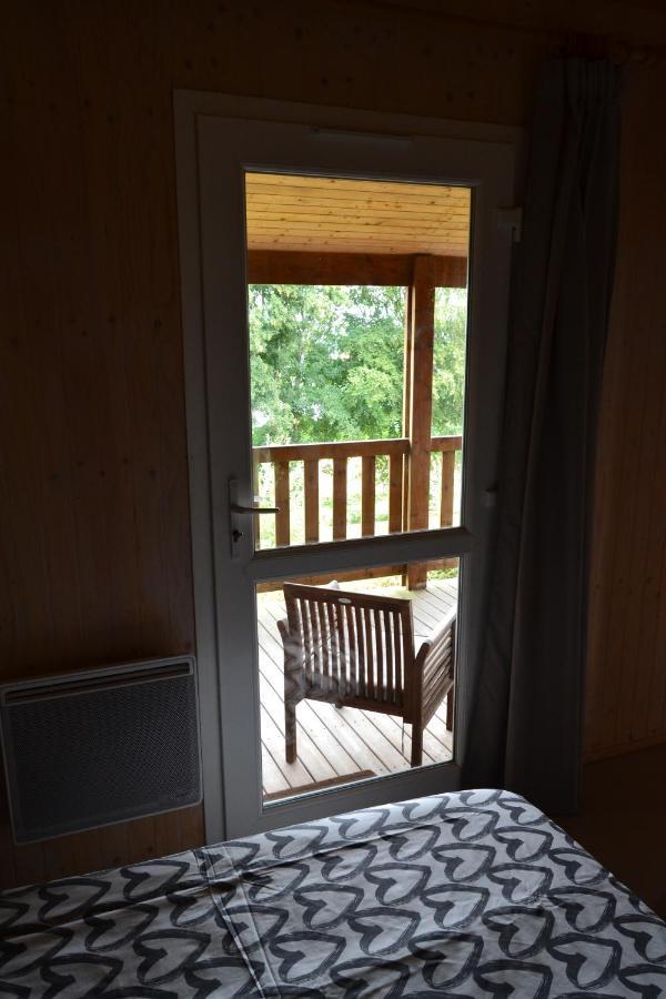 Beautiful Lake View 3 Bedroom Chalet. Saint-Manvieu-Bocage Exterior foto